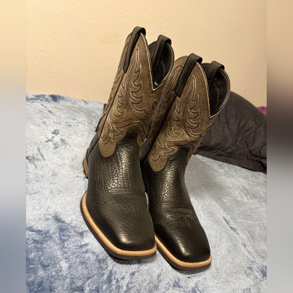 ARIAT MEN'S EVERLITE WESTERN PERFORMANCE BOOTS - BROAD SQUARE TOE